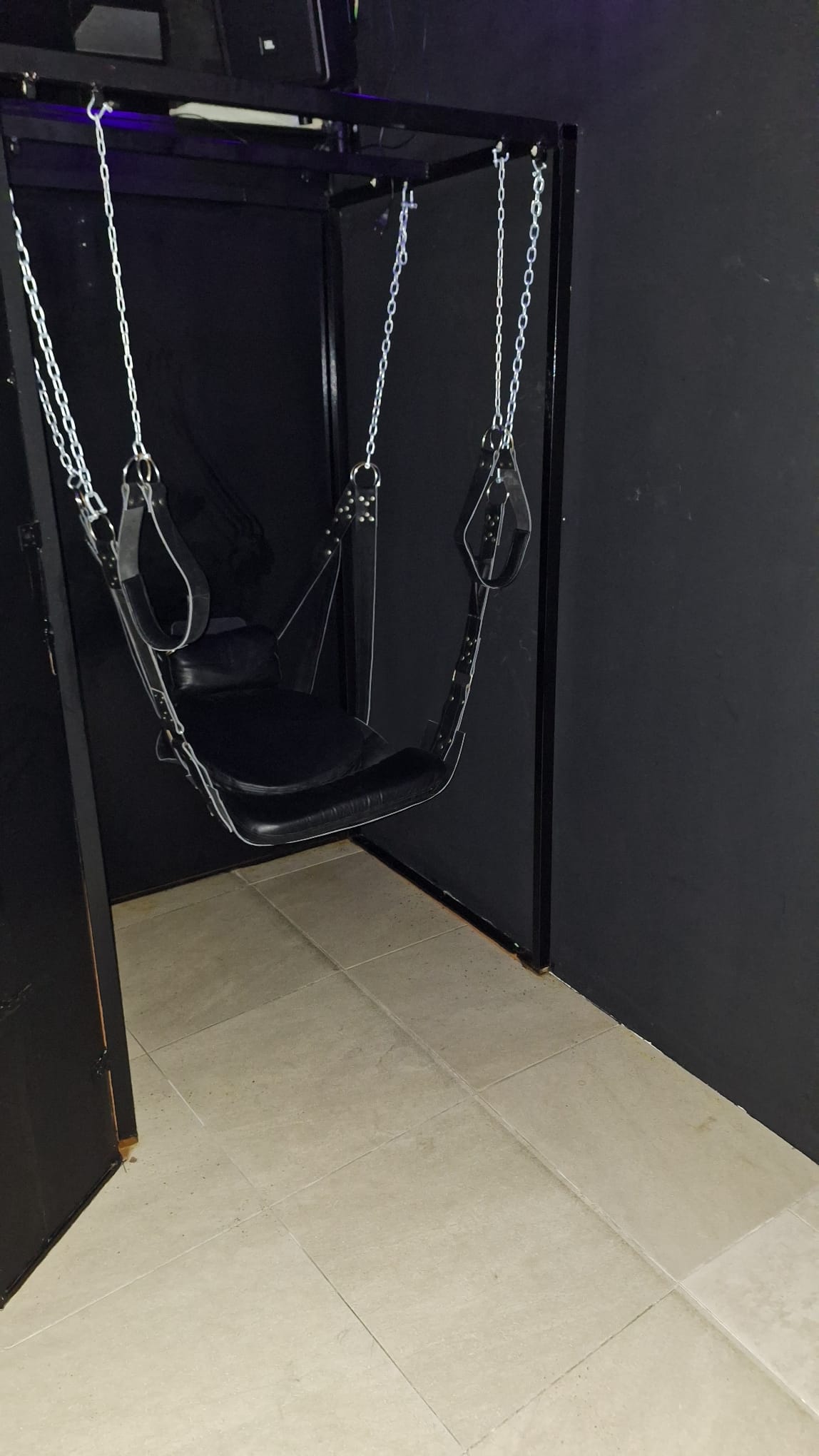 Zona con columpio HADES Club